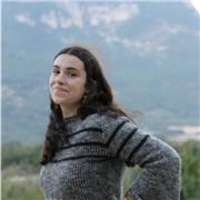 Profesora de inglés con experiencia trabajando como monitora de campamento de habla inglesa